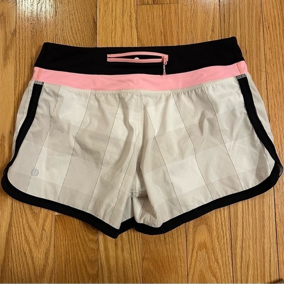 Lululemon Groovy Run Short Dune Gros Gingham Plaid Bleached Coral/Black Size 4 - Picture 3 of 10